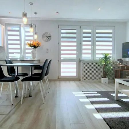 In Nowe Mit Garten Apartment