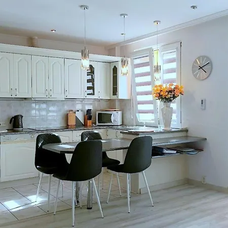 In Nowe Mit Garten Apartment